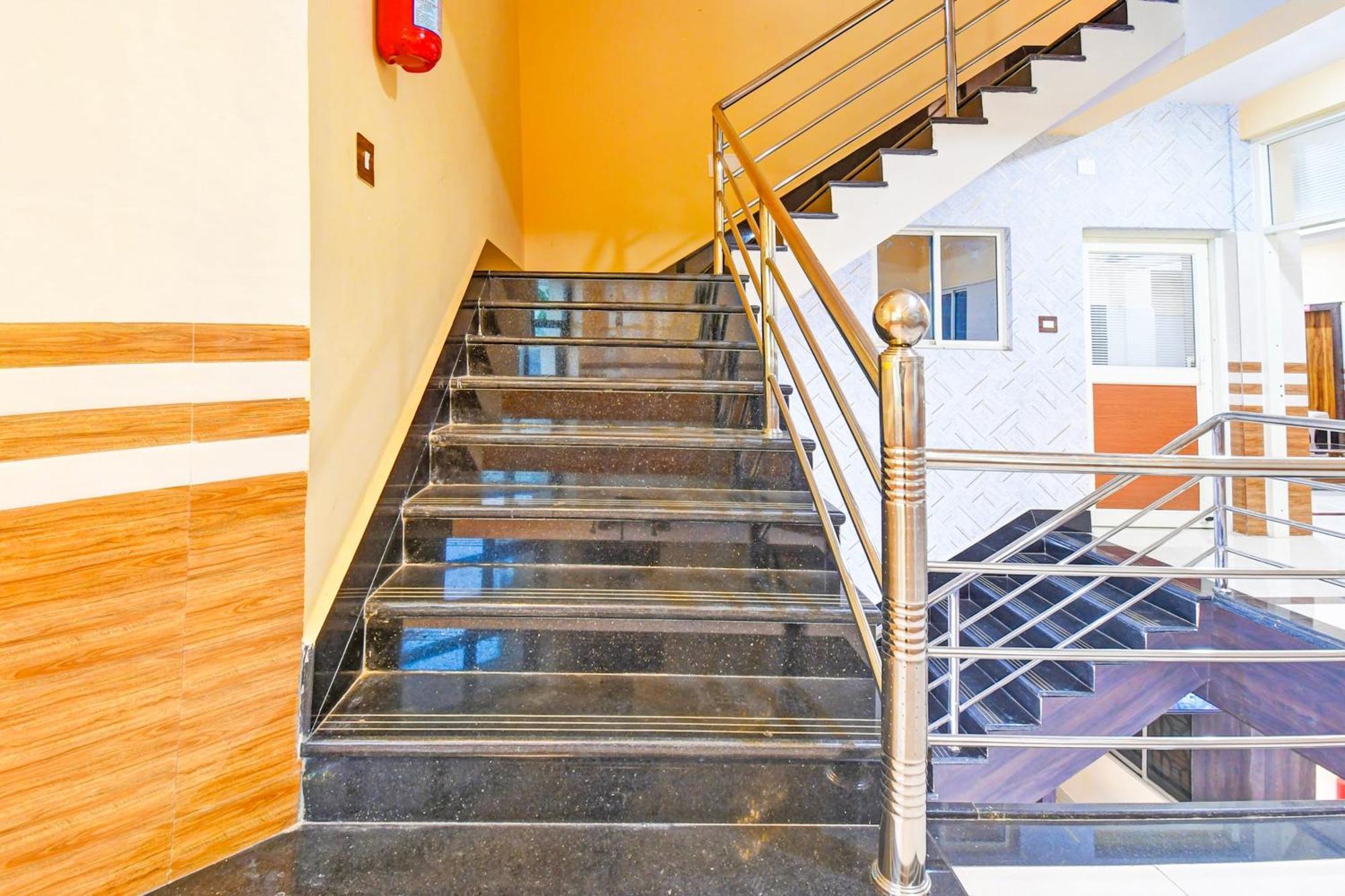Hotel O Maa Bhubaneswari Hotel Екстер'єр фото